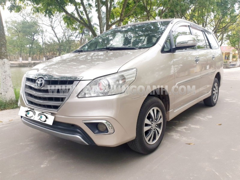 Toyota Innova 2.0E